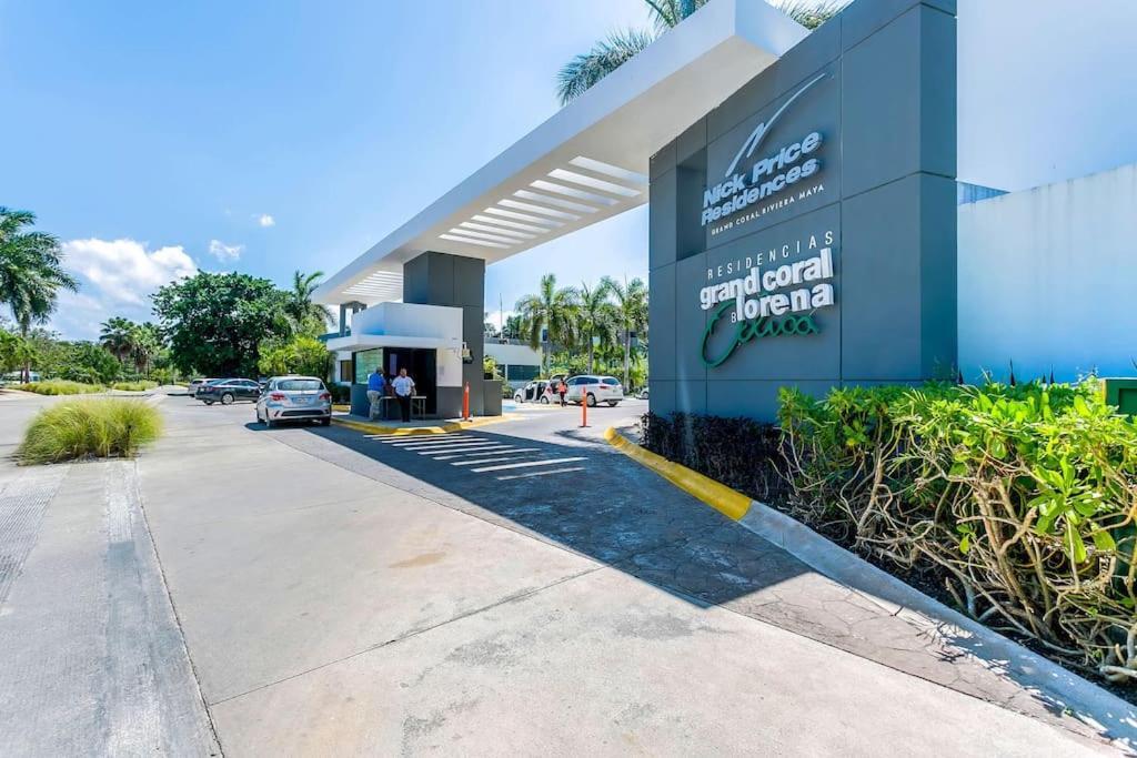 Golfers' Paradise At Nick Price Residences!