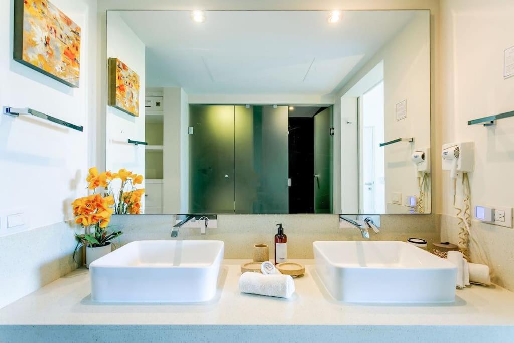 Golfers' Paradise At Nick Price Residences! *