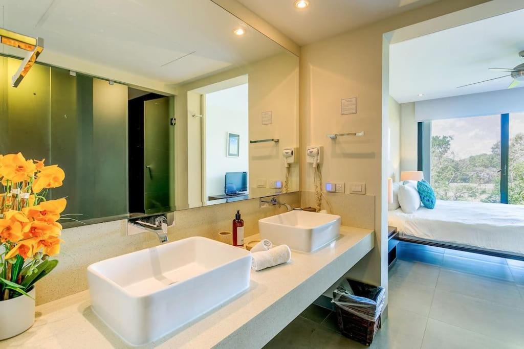 Golfers' Paradise At Nick Price Residences!