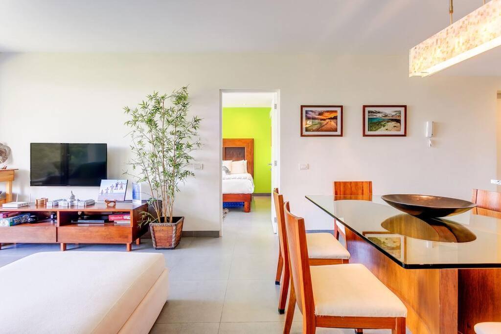 Golfers' Paradise At Nick Price Residences!